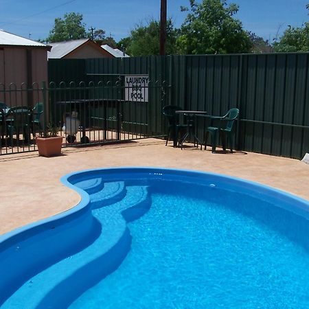 Green Gables Motel Dubbo Bagian luar foto
