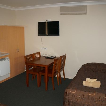 Green Gables Motel Dubbo Bagian luar foto
