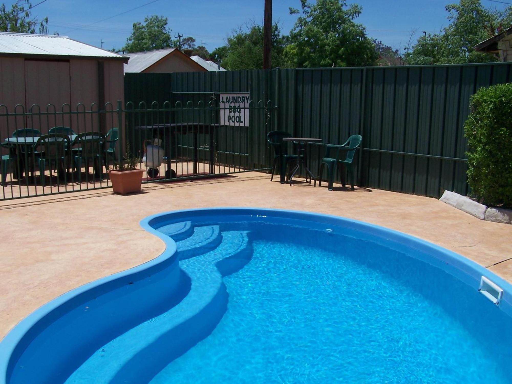 Green Gables Motel Dubbo Bagian luar foto