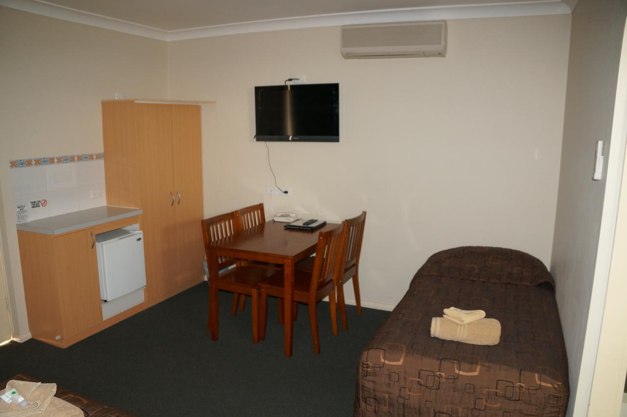 Green Gables Motel Dubbo Bagian luar foto