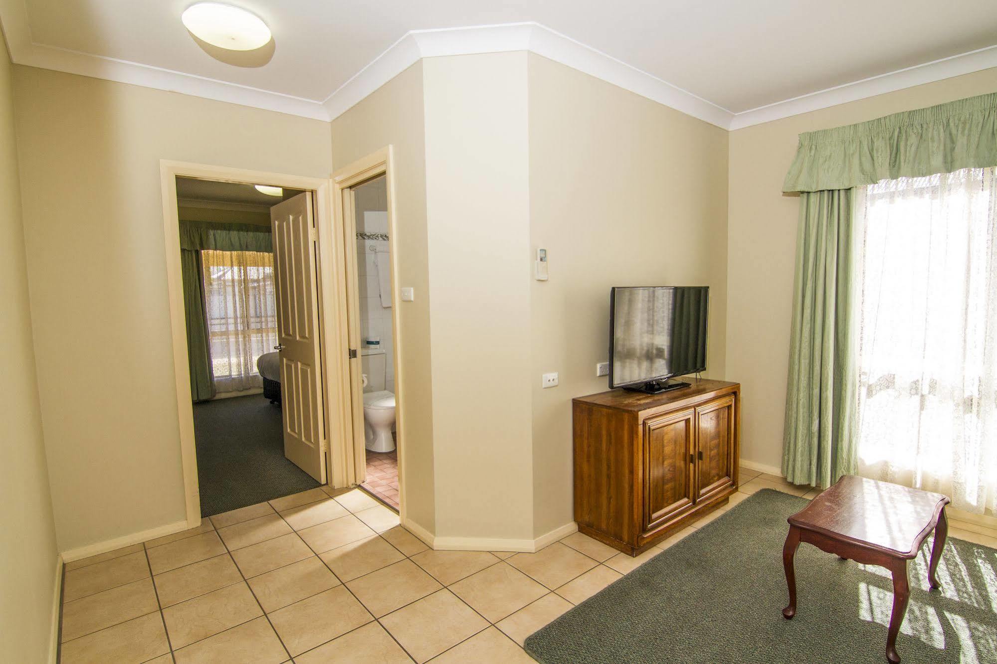 Green Gables Motel Dubbo Bagian luar foto