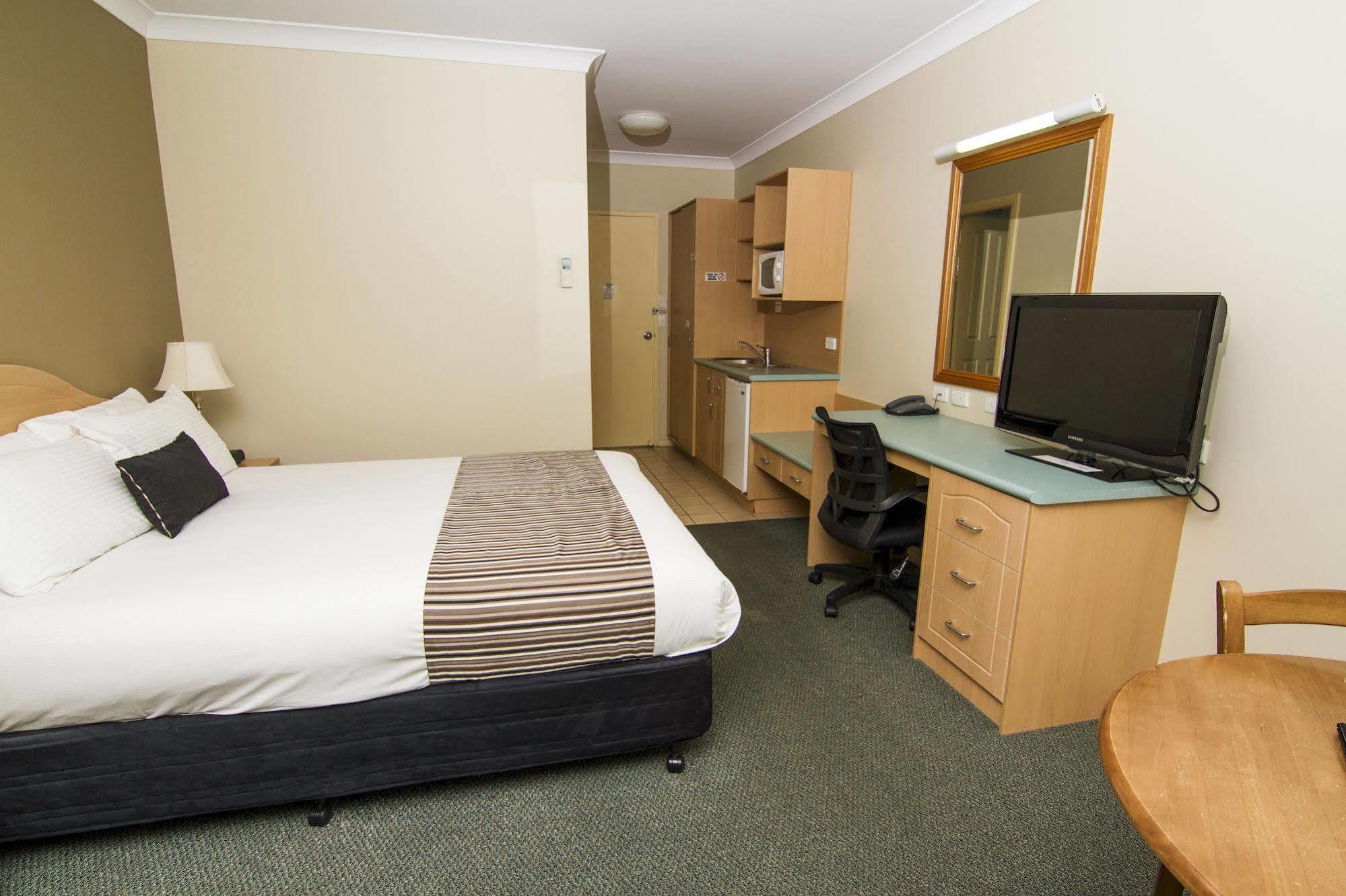 Green Gables Motel Dubbo Bagian luar foto