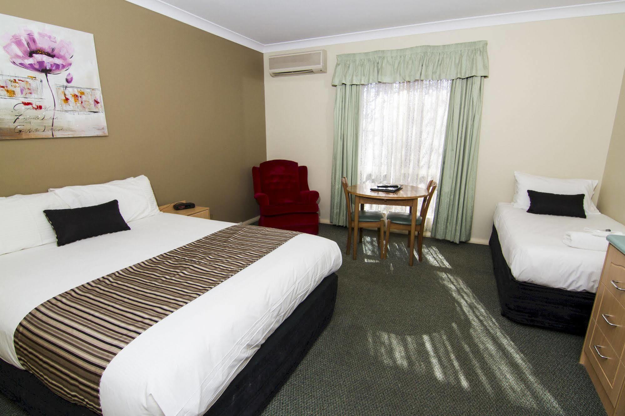 Green Gables Motel Dubbo Bagian luar foto