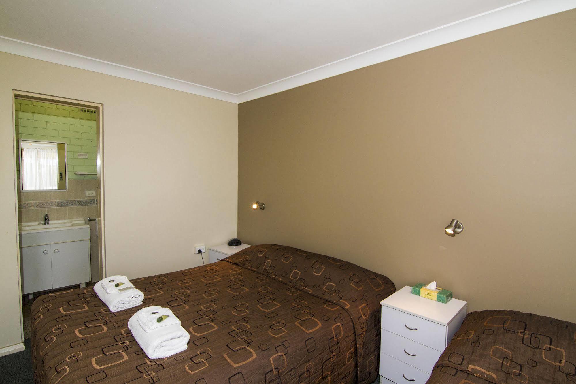 Green Gables Motel Dubbo Bagian luar foto