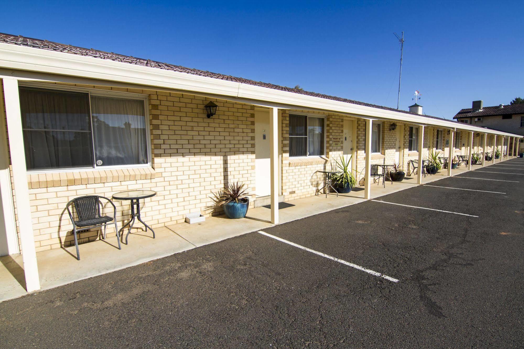 Green Gables Motel Dubbo Bagian luar foto