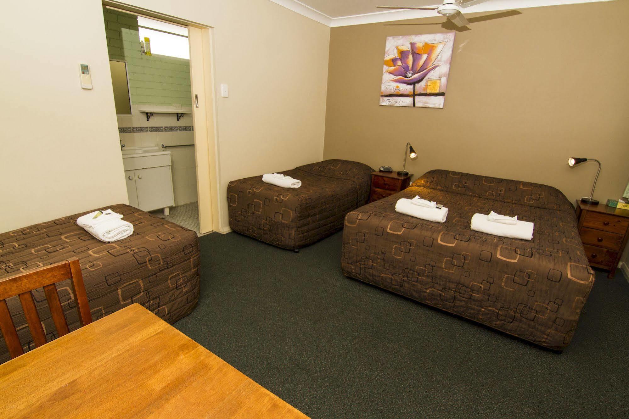 Green Gables Motel Dubbo Bagian luar foto