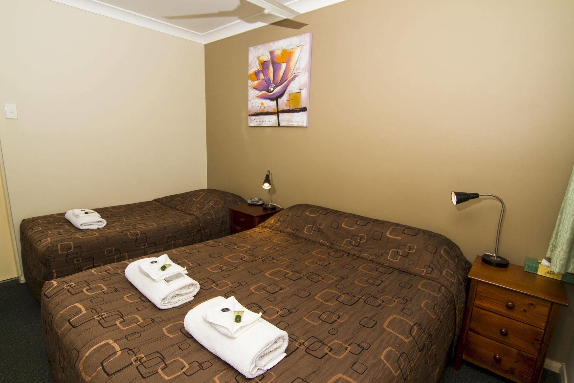 Green Gables Motel Dubbo Bagian luar foto