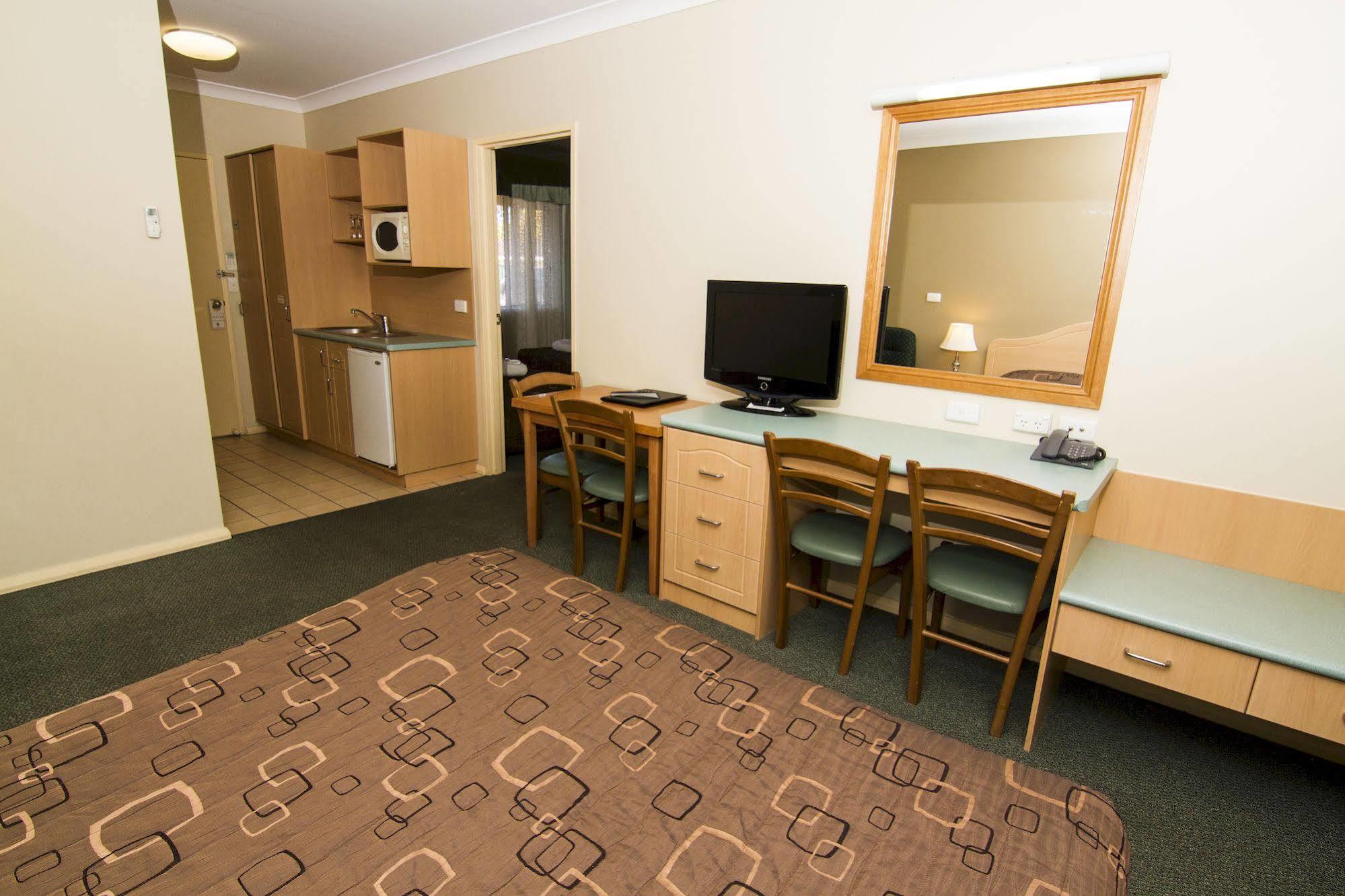 Green Gables Motel Dubbo Bagian luar foto