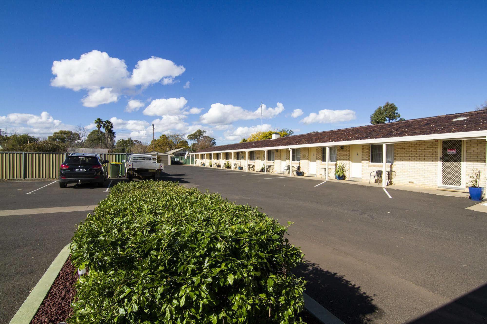 Green Gables Motel Dubbo Bagian luar foto